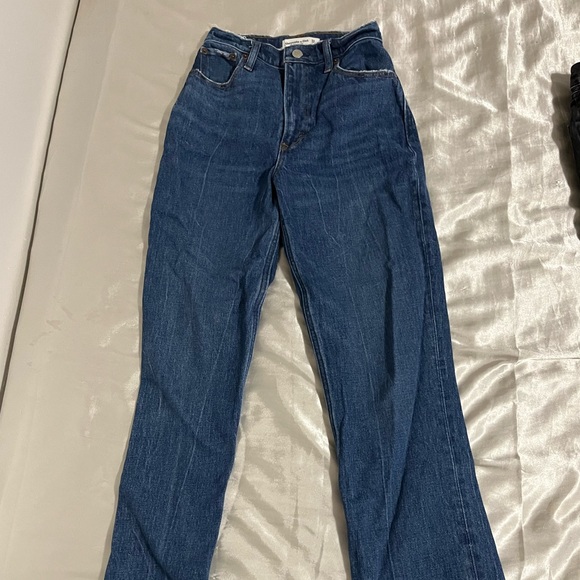 Curve Love Ultra High Rise 90s
Straight Jean - Picture 2 of 3